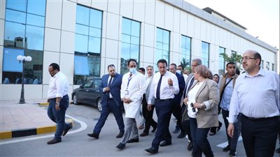 خالد عبد الغفار يتفقد مشروع تطوير وتجهيز مستشفى مارينا المركزي