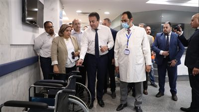 القائم بأعمال وزير الصحة يتفقد مستشفى العلمين النموذجي