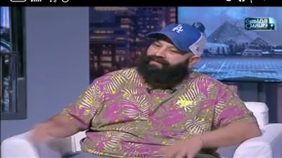 ناقد موسيقي لـ 