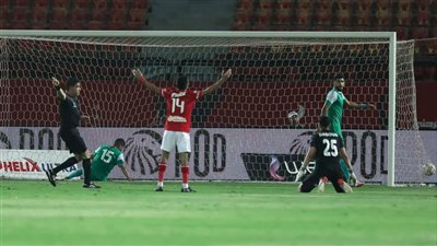  الأهلي يهزم الشرقية للدخان 4-1 في الدوري