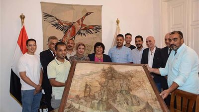 تكريم مواطن عثر على لوحة عمرها أكثر من نصف قرن