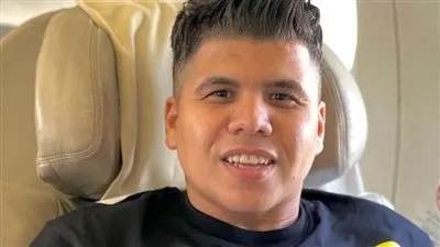 عمر كمال يشارك جمهوره بصورة له من الطائرة