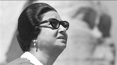 لجنه الشعر تقيم ندوة 