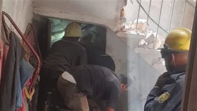 ظلوا 7 ساعات.. انتشال جثة سيدة عجوز في انهيار عقار البحر الأعظم