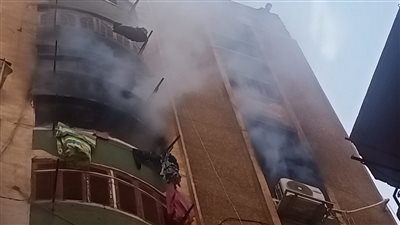 السيطرة على حريق هائل في عقار مكون من 12 طابقا بفيصل (صور)