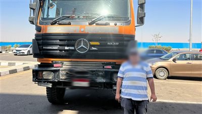 القبض على سائق سيارة نقل دون لوحات معدنية وتسير عكس الإتجاه بالقاهرة 