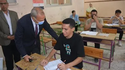 محافظ القليوبية يتفقد سير امتحانات الثانوية العامة 