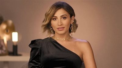 دينا الشربيني تمارس رياضة الزومبا