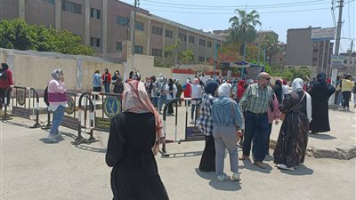 تباين آراء طلاب الثانوية العامة في مادتي الاقتصاد والإحصاء بالقليوبية (صور)