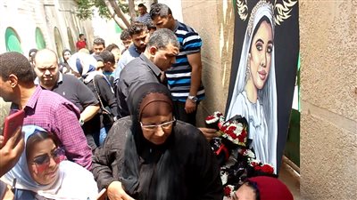 وفد من جامعة المنصورة يقدم واجب العزاء لأسرة الطالبة نيرة أشرف (صور)