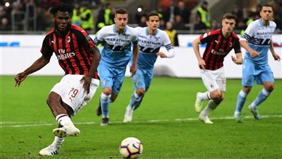 ميلان ينافس باريس سان جيرمان على حسم التعاقد مع نجم ليل