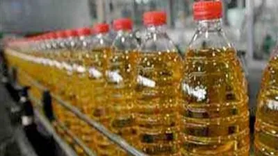 بيان عاجل من الحكومة بشأن انتشار عبوات زيت غير صالحة للاستهلاك الآدمي