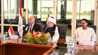 وزير الأوقاف ومحافظ قنا يعقدان اجتماعا موسعا مع قيادات الدعوة 