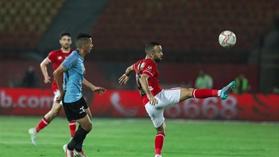 فحص طبي عاجل لنجم الأهلي لتحديد موقفه من مواجهة بيراميدز النارية