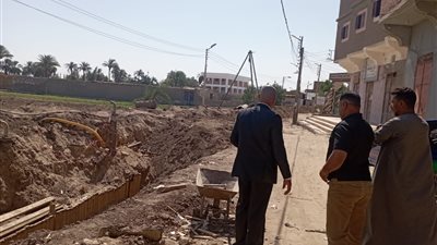 قنا.. إعادة فتح طريق الميات بعد إغلاقه بسبب أعمال الصرف الصحي بدشنا