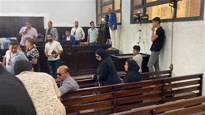 شاهد قاتل الطالبة نيرة أشرف داخل قفص الاتهام (فيديو)