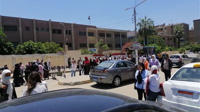 تباين آراء طلاب الثانوية العامة حول امتحان اللغة العربية بالقليوبية 
