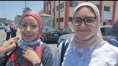 طالبات الثانوية العامة ببورسعيد تشتكين من صعوبة امتحان اللغة العربية