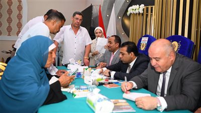 خلال اللقاء الثاني.. محافظ قنا يبحث شكاوى أكثر من 200 مواطن بقوص  