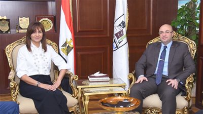محافظ بني سويف يلتقي وزيرة الهجرة على هامش افتتاح قاعات تدريب (صور)