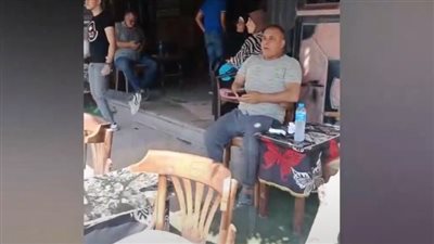 في المقاهي والشوارع.. أولياء أمور طلاب الثانوية العامة بمحيط لجان الإسكندرية (فيديو)