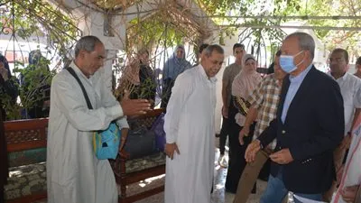 محافظ القليوبية يودع أول فوج للحجاج قبل سفرهم لبيت الله الحرام