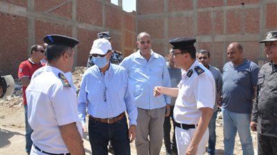محافظ القليوبية يقود حملة مكبرة لإزالة مخالفات البناء والتعديات 