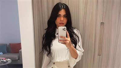 بالأبيض.. أسماء جلال تخطف الانظار في أحدث ظهور لها