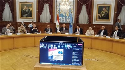 محافظ القاهرة يخصص خطوطا ساخنة لتلقى الشكاوى خلال إجازة العيد