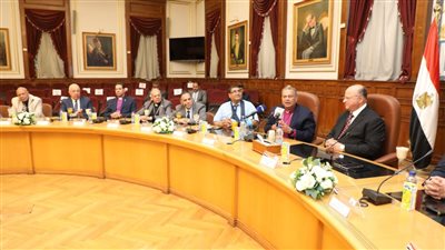 محافظ القاهرة يستقبل رئيس الطائفة الإنجيلية للتهنئة بعيد الأضحى 