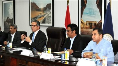 اجتماعًا تنسيقيًا لمناقشة المحتوى العلمي للمتحف الكبير ومدرسة الحضارة 