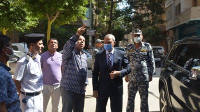 محافظ القليوبية يشهد إزالة أدوارا مخالفة بمنطقة الفيلات بمدينة بنها 