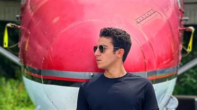 بجانب الطائرة.. نور النبوي يتألق في أحدث ظهور له