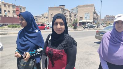 انهيار طلاب بالثانوية العامة أمام اللجان لصعوبة الامتحانات ببورسعيد