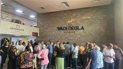 عاجل.. وقفة احتجاجية لعملاء شركة وادي دجلة للتنمية العقارية بسبب مخالفة الشركة للعقود المبرمة