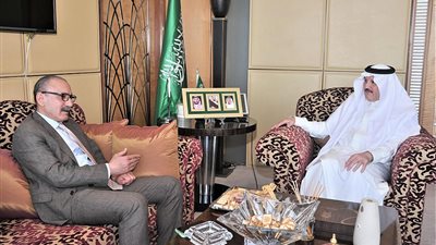 سفير المملكة لدى مصر يلتقي القائم بالأعمال بالسفارة التركية لدى القاهرة