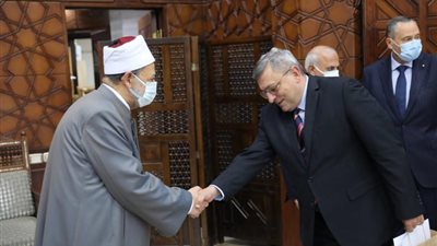 سفير جمهورية أرمينيا بالقاهرة يهنئ الإمام الأكبر بعيد الأضحى المبارك