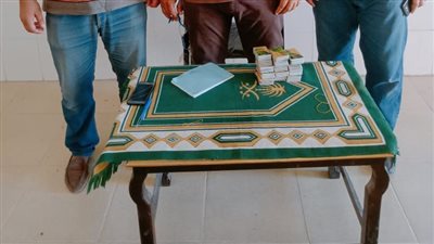 قبل صرفها لصالحه.. ضبط 358 بطاقة تموينية بمخبز في أطفيح 