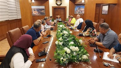 محافظ بورسعيد يتابع سير العمل بالأحياء استعدادا لعيد الأضحى