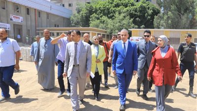 محافظ سوهاج يتفقد أعمال التشطيبات النهائية لمشروع إنشاء السوق الحضري 