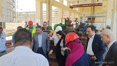 زيارة تفتيشية من البيئة لإزالة مسببات انبعاث روائح بترولية بالقاهرة