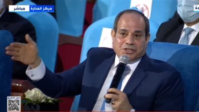 السيسي مداعبا وزير المالية: 