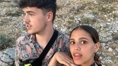 جنا عمرو دياب تقضي عطتلها بصحبة صديقها 