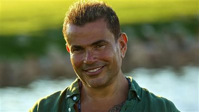 عمرو دياب يواصل مفاجآته ويشوق جمهوره لأغنية 