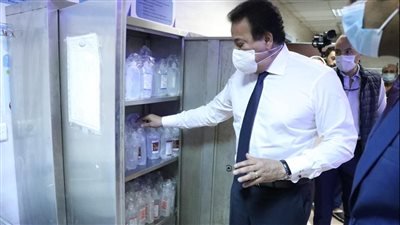 خالد عبد الغفار يتفقد مستشفى وادي النطرون التخصصي