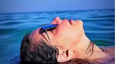 بإطلالة صيفية جريئة.. دنيا عبد العزيز تخطف أنظار الجمهور 