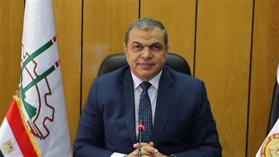 القوى العاملة تتابع صرف معاش أسرة عامل مصري متوفي بإيطاليا 