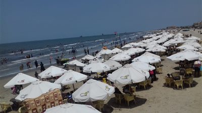 توافد المواطنين على شاطي بورسعيد في ثاني أيام عيد الأضحى