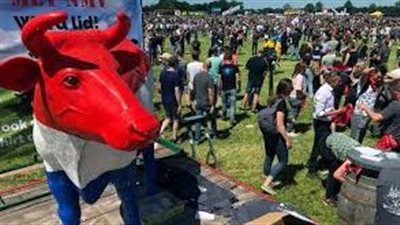 مزارعو هولندا يتظاهرون ضد الحكومة لمحاربة التلوث البيئى