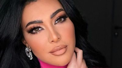 بمكياج جرئ.. ميرهان حسين تغازل جمهورها